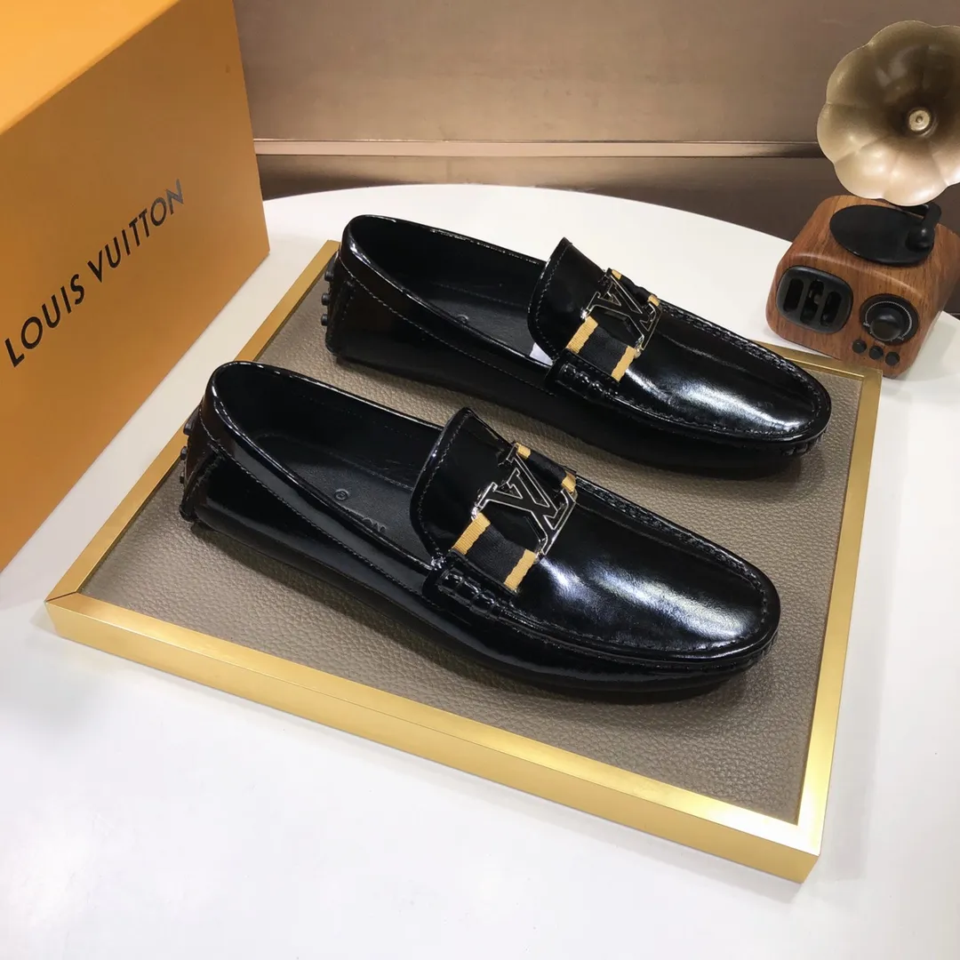 Men's men's shoes 💰420💰 [LV Doudou Shoes] (sheepskin lining) new model is on the market, available on the official website. The new Doudou shoes are processed into single-color materials, and the uppers are made of imported cowhide material. The body of the shoe is fully hemmed with mark thread, and is lined with imported original cowhide leather. The elegant shoe shape is super suitable for all-matching, and the size is 38-44.